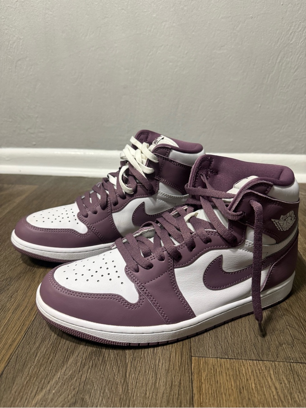 Mauve Jordan 1 Retro High OG (Size 10.5)
